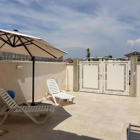 Casa In Spiaggia, Wi-Fi, Fino A Sette Ospiti Torre Lapillo Bagian luar foto